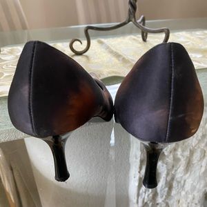 Browns shows with flowers